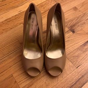 Nine West Leather Nude Peep Toe Pump Size 6.5